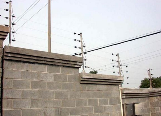 Pulse Electronic Fence vs. Tension Fence: Key Differences Explained